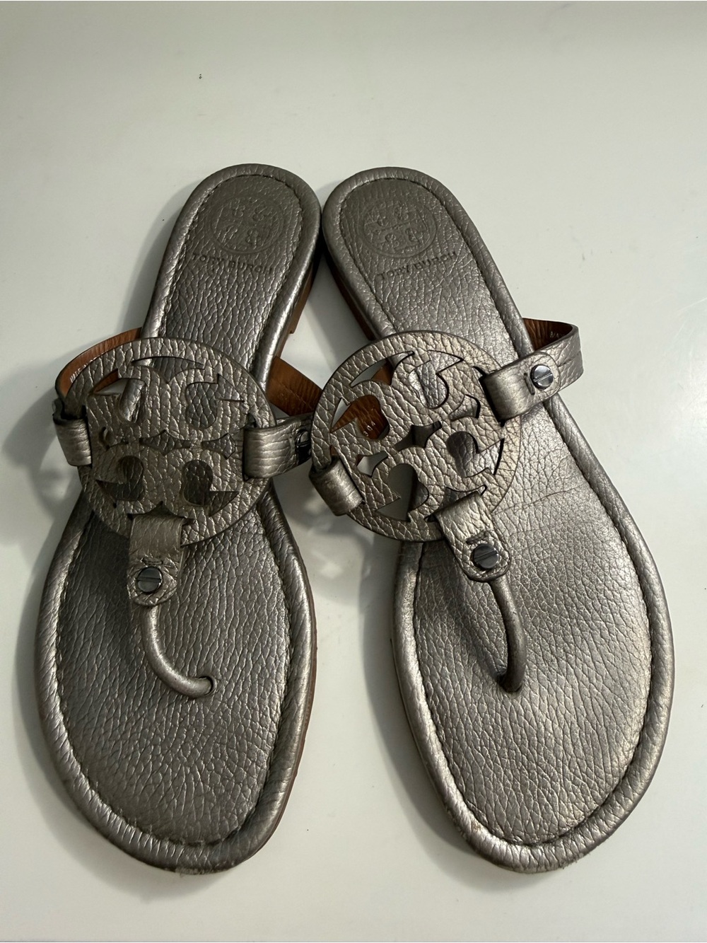 Tory Burch miller Metallic size 8 Pewter Logo Thong Sandals